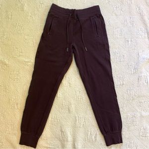 Lululemon Get Going Jogger 28.5"
Black Cherry